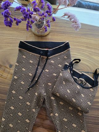 Chándal Guess. Nuevo. Leggings y top