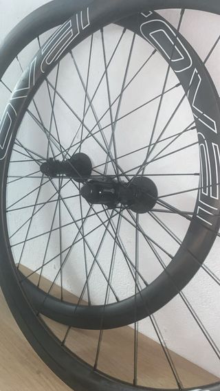 Ruote in carbonio Roval da 40 mm e mozzi in ceramica