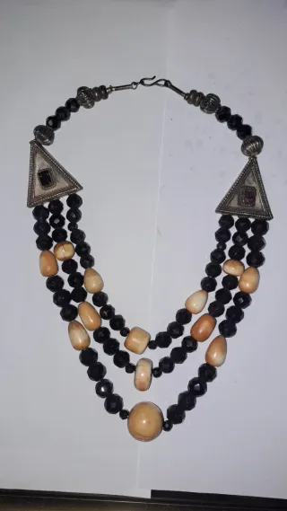 Collar de cuentas triple fila