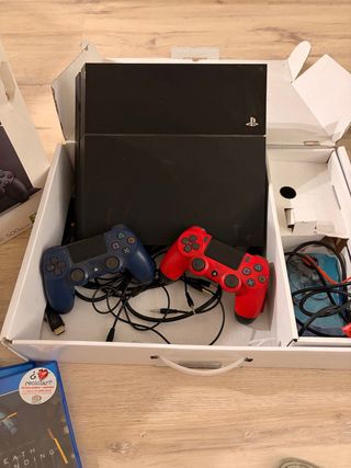 PS4 (PlayStation 4) Negra con Mandos + 16 juegos 