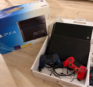 PS4 (PlayStation 4) Negra con Mandos + 16 juegos 