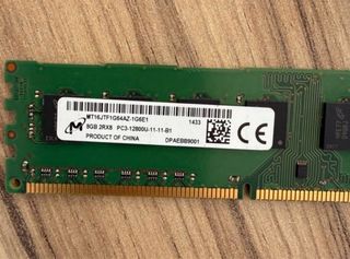 2 Memoria RAM 8GB DDR4
2 memoria RAM 4 GB DDR4
