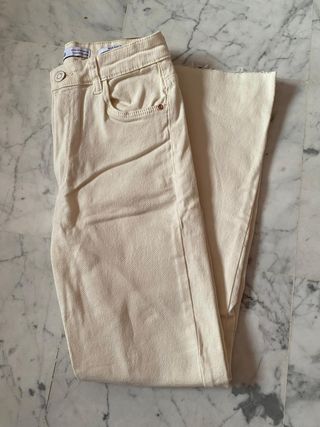 Pantalón flare Bershka beige talla 36