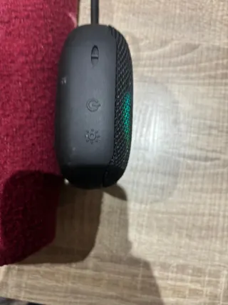 Altavoz Bluetooth mojable NewRixing Tipo C LED