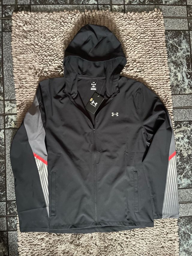 Nueva Chaqueta deportiva Under Armour Muy chula