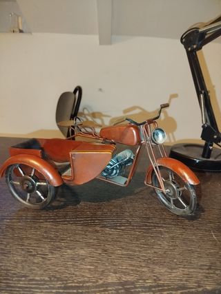 Moto de metal decorativa