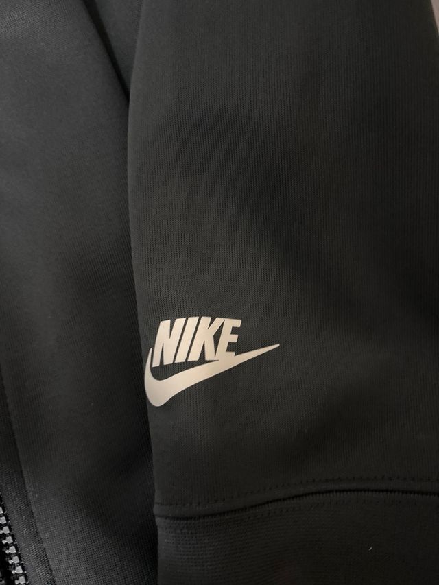 Chaqueta Nike Negra y Gris