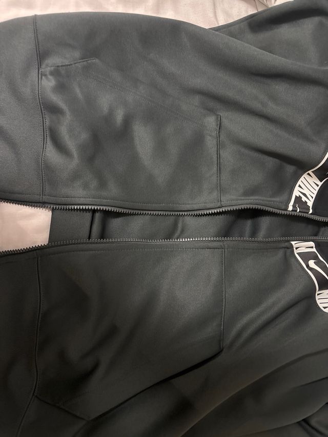 Chaqueta Nike Negra y Gris