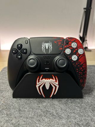 Mando PS5 Spider-Man con joysticks magnéticos