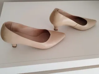 Zapatos de tacón beige