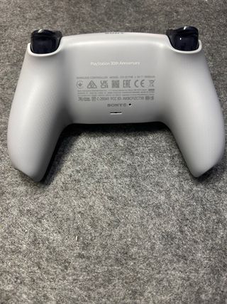 Mando PS5 30 aniversario con joysticks magnéticos