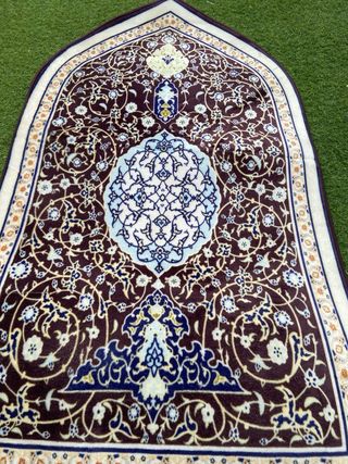 Alfombra de rezo con diseño floral