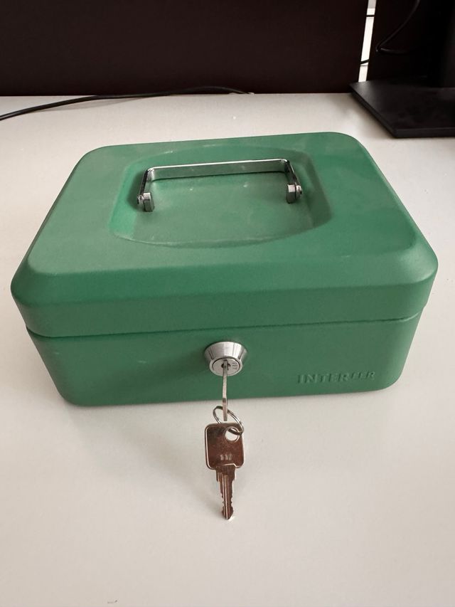 Cofre verde com chave