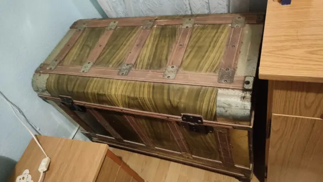 Baúl vintage madera y metal