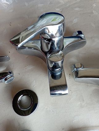 3 Grifos de bañera y 1 de lavabo