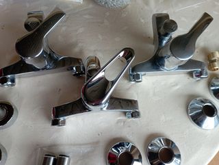 3 Grifos de bañera y 1 de lavabo
