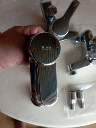 3 Grifos de bañera y 1 de lavabo