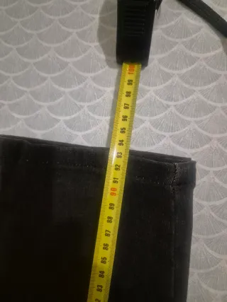 Pantalón vaquero gris/negro con pedrería