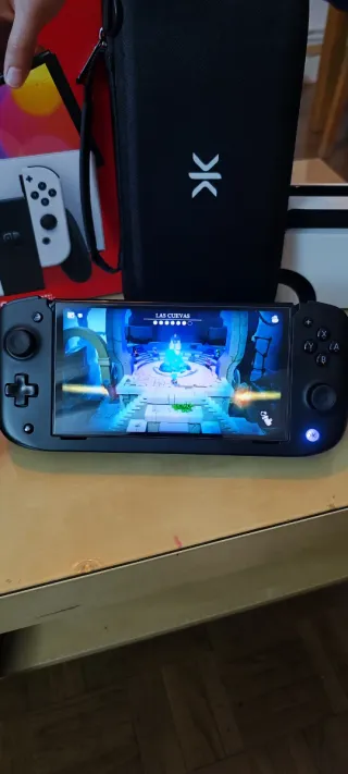 Nintendo Switch OLED bianco e nero