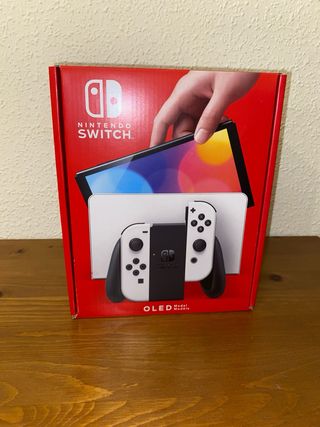 Nintendo Switch OLED bianco e nero