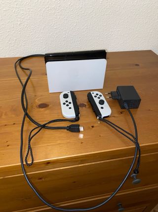 Nintendo Switch OLED bianco e nero