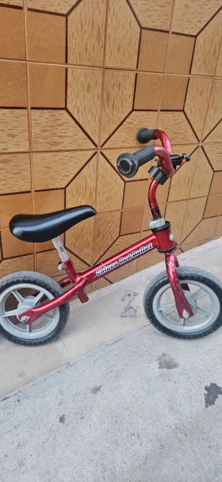 Bici sin pedales Chicco Roja
