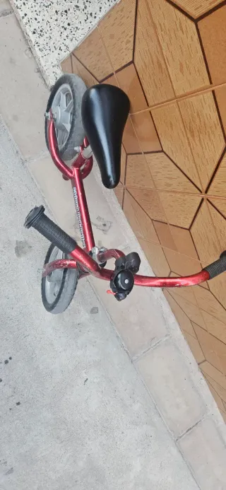 Bici sin pedales Chicco Roja
