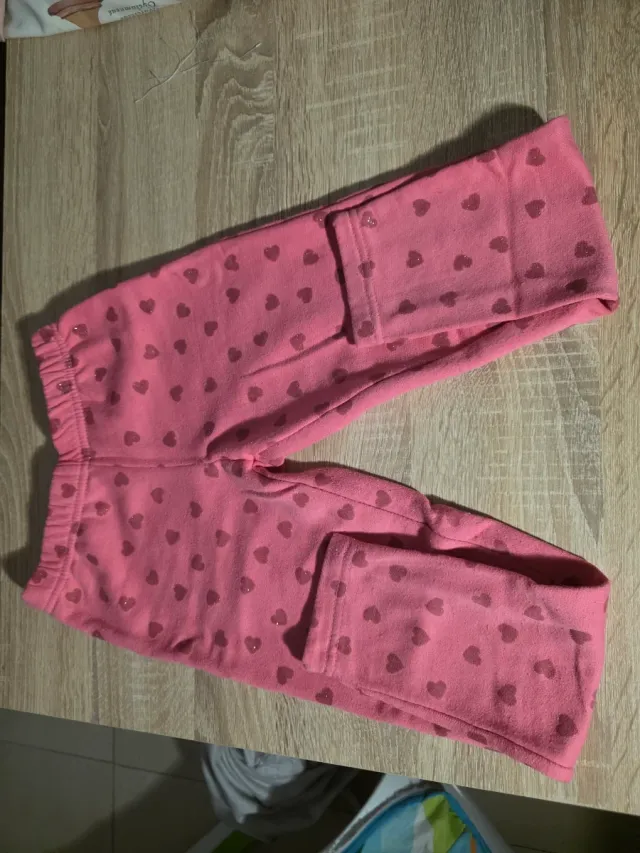 Mayas niña rosa con corazones