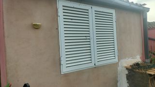 Persiana de aluminio blanca