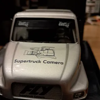 Camión Fly Slot SISU con Cámara