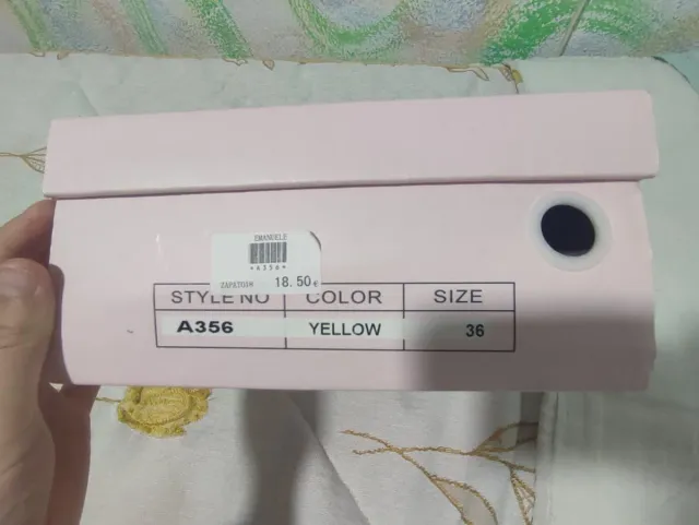 Zapatos de tacón amarillos