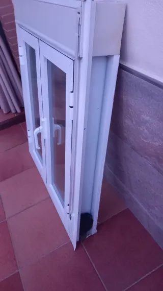 Ventana aluminio blanca climalit y persiana