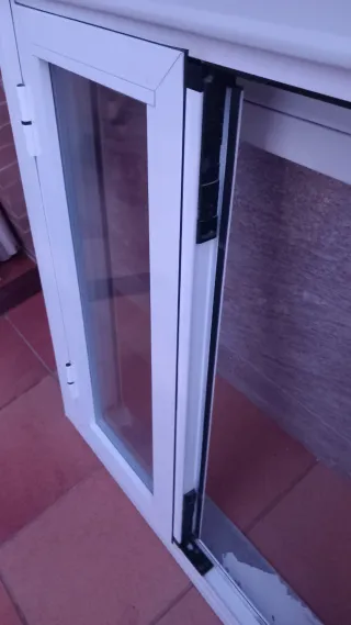 Ventana aluminio blanca climalit y persiana