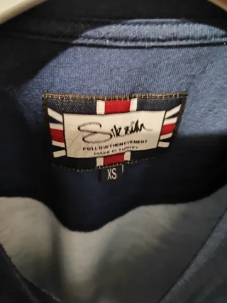 Camiseta SikSilk degradado azul y blanco