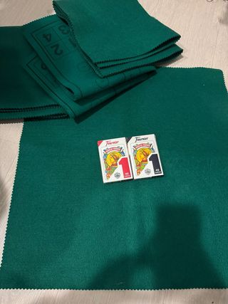 Juego de cartas, 5 tapetes y dos barajas.