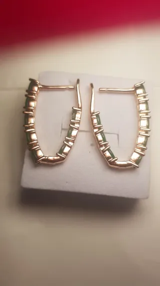 Pendientes dorados color Esmeralda para Fiestas