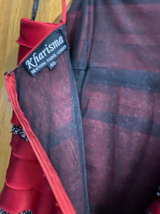 Vestido de fiesta granate con volantes