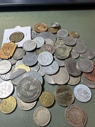 Lote de monedas y fichas antiguas