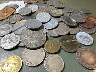 Lote de monedas y fichas antiguas