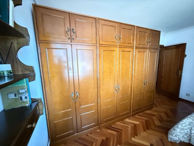 Armario de madera para dormitorio