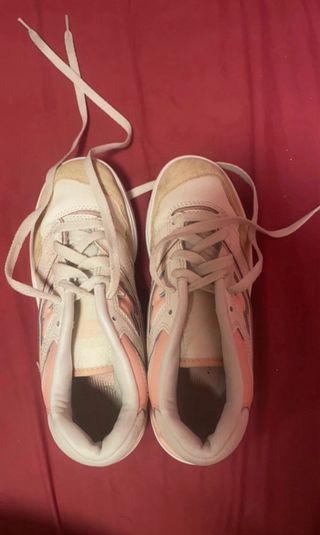 New Balance 550 Rosa y Blanco