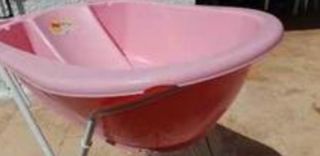 Bañera bebé rosa con soporte plegable
