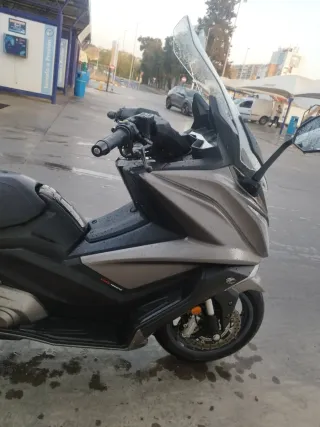 Kymco AK-550 Impecable