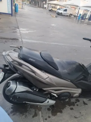 Kymco AK-550 Impecable