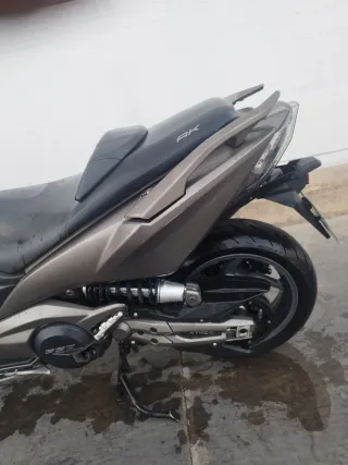 Kymco AK-550 Impecable