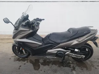 Kymco AK-550 Impecable