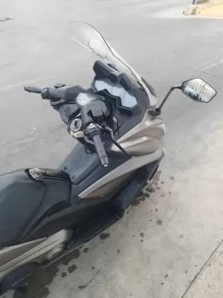 Kymco AK-550 Impecable