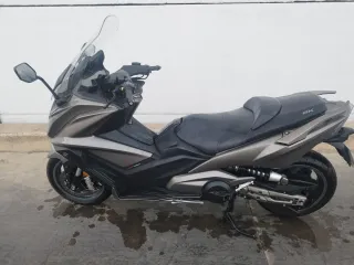 Kymco AK-550 Impecable