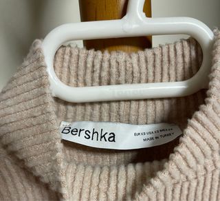 Jersey beige cropped cuello alto