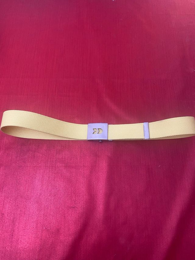 Cinturón amarillo unisex Pull&Bear